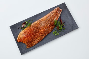 Varmrökt norsk lax m peppar 9-1200g